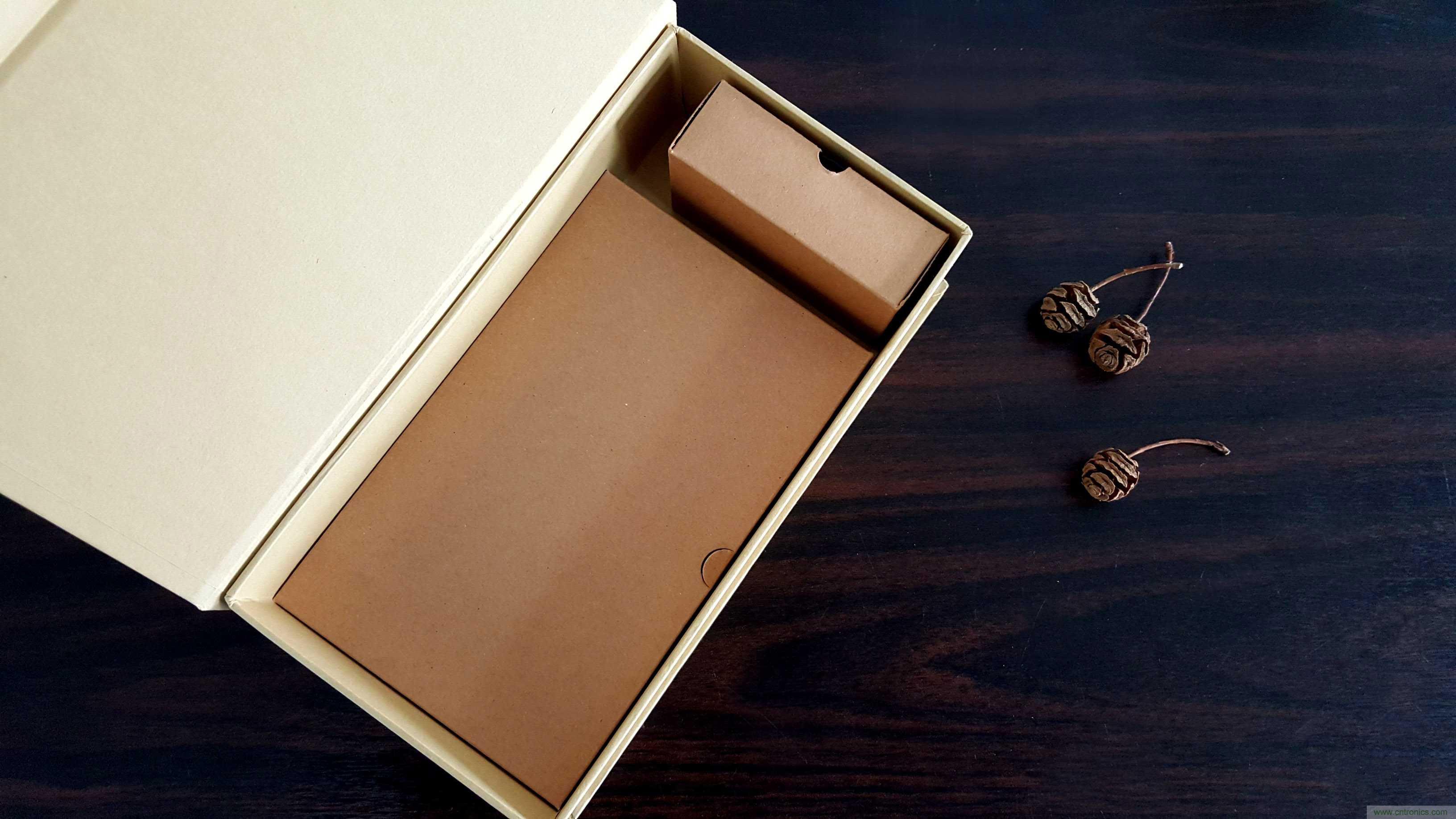 搞怪&ldquo;美人魚&rdquo;盡享靈克藍(lán)牙音箱的天籟之音！