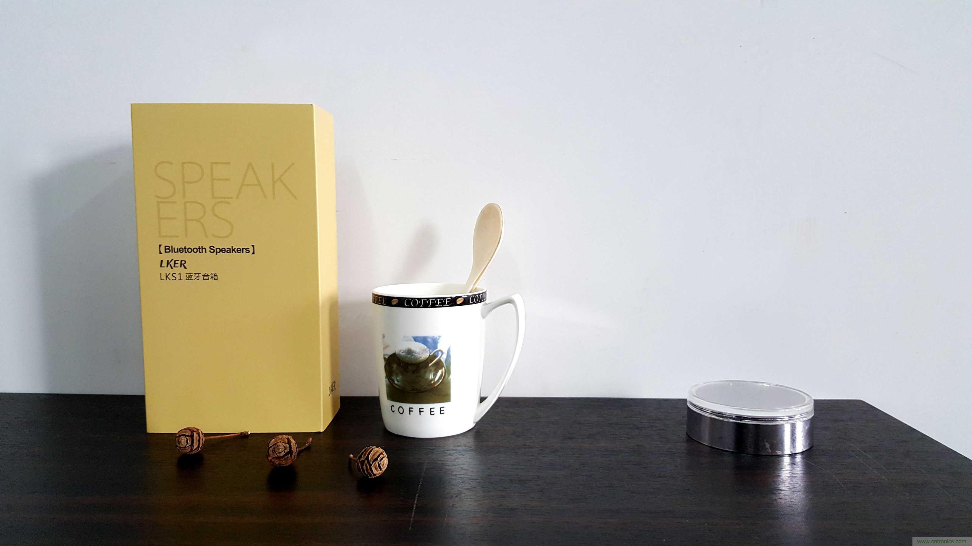 搞怪&ldquo;美人魚&rdquo;盡享靈克藍(lán)牙音箱的天籟之音！