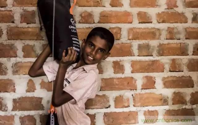 單靠重力就能工作的燈，將為15億人帶來(lái)光明