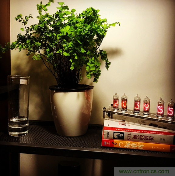 瘋狂技術(shù)男DIY了一個輝光時鐘