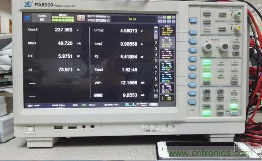 “瘋7”手機充電實測：為何沿用傳統(tǒng)充電模式？