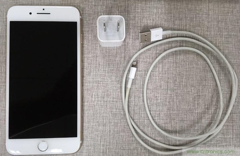 “瘋7”手機充電實測：為何沿用傳統(tǒng)充電模式？