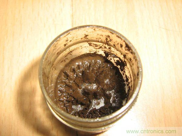 藝術(shù)源于生活，用生活中的物件也能制作磁流體