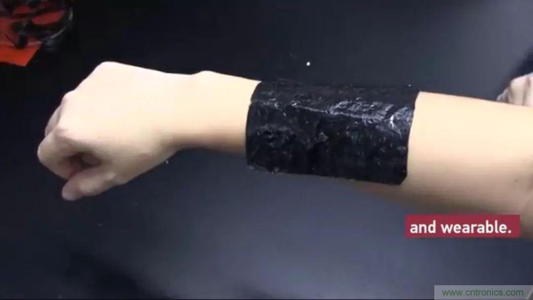 可穿戴技術(shù)新突破:形狀可定制的織物超級電容