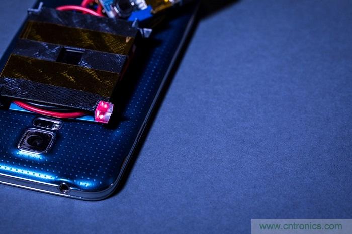 室內(nèi)激光無(wú)線充電新技術(shù)亮相，可媲美傳統(tǒng) USB 線纜