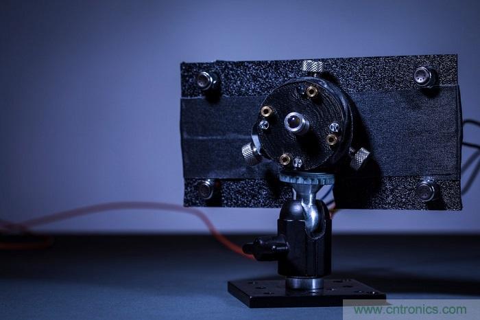 室內(nèi)激光無(wú)線充電新技術(shù)亮相，可媲美傳統(tǒng) USB 線纜