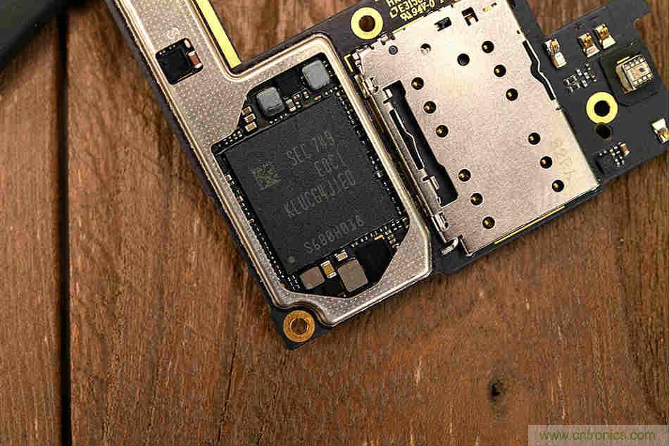 拆解魅族15 Plus：玩轉(zhuǎn)了新概念，但其工藝究竟如何？