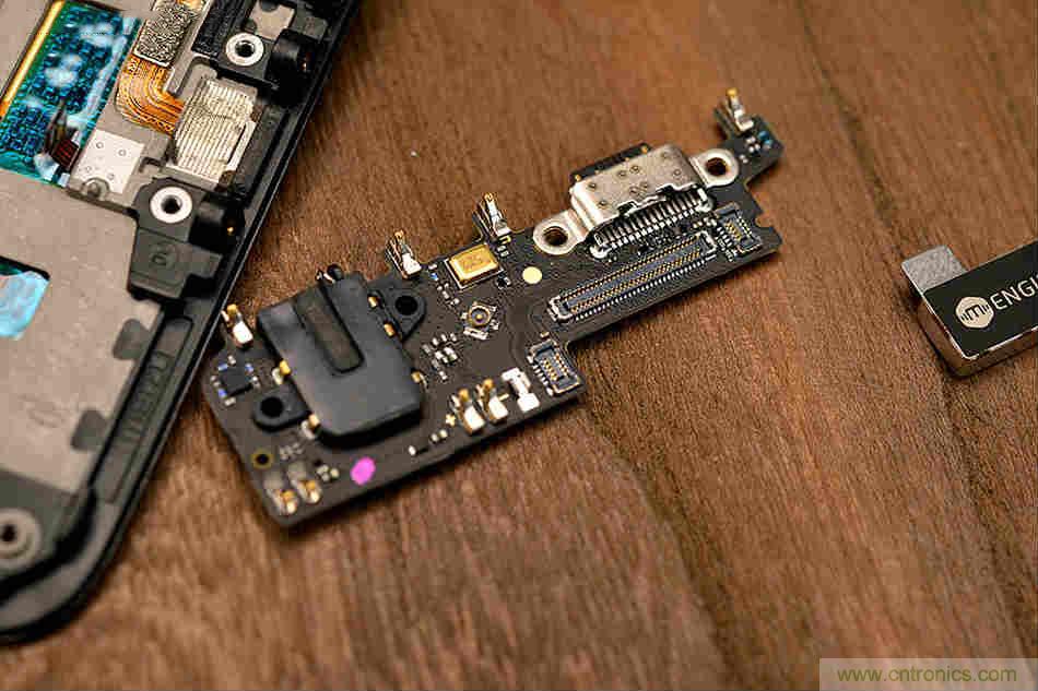 拆解魅族15 Plus：玩轉(zhuǎn)了新概念，但其工藝究竟如何？