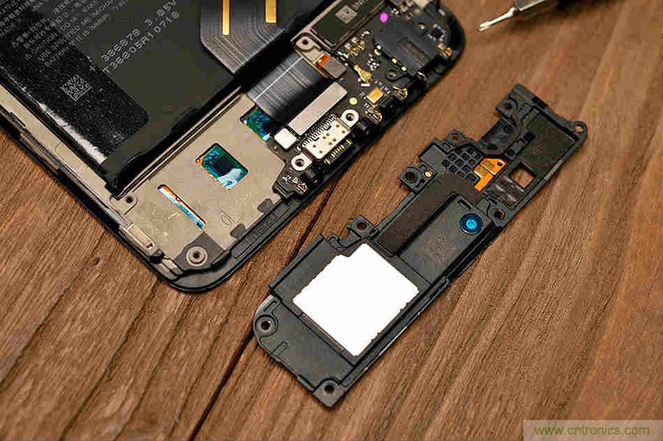 拆解魅族15 Plus：玩轉(zhuǎn)了新概念，但其工藝究竟如何？