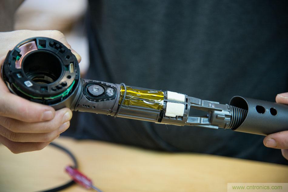 拆解戴森吹風(fēng)機(jī)：近三千元的價(jià)格貴在哪？