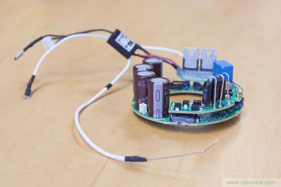 拆解戴森吹風(fēng)機(jī)：近三千元的價(jià)格貴在哪？