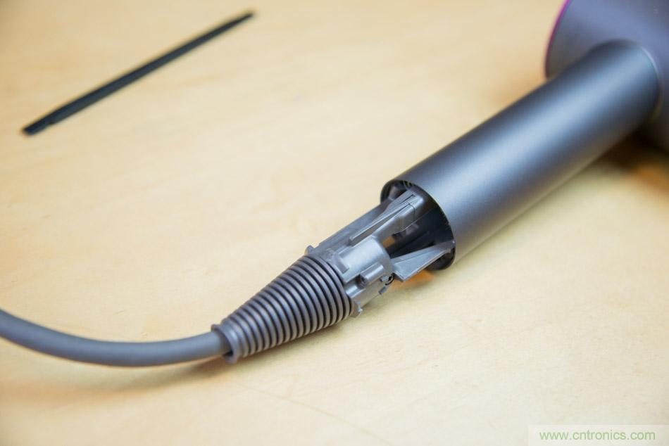 拆解戴森吹風(fēng)機(jī)：近三千元的價(jià)格貴在哪？