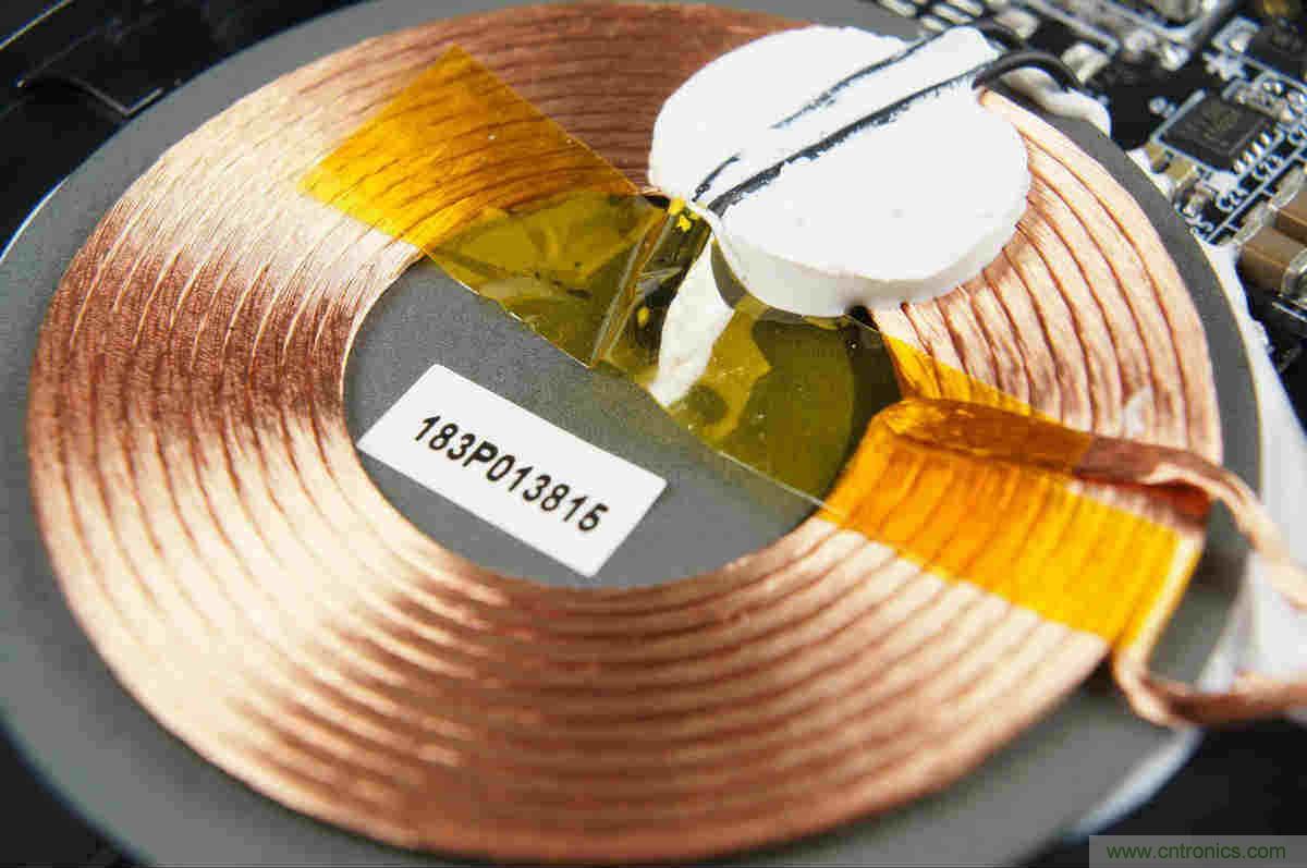 拆解對(duì)比：系出同門，小米、紫米無線充電器的差別有多大？