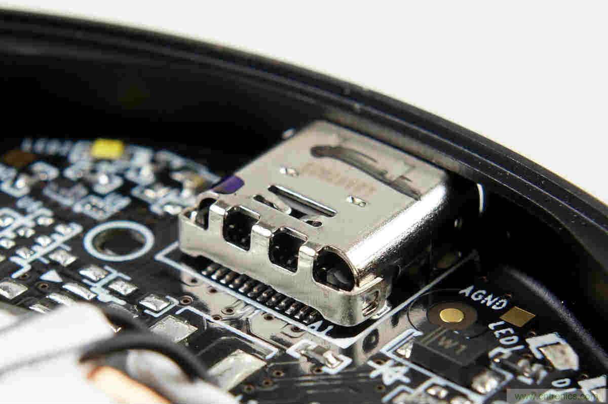 拆解對(duì)比：系出同門，小米、紫米無線充電器的差別有多大？