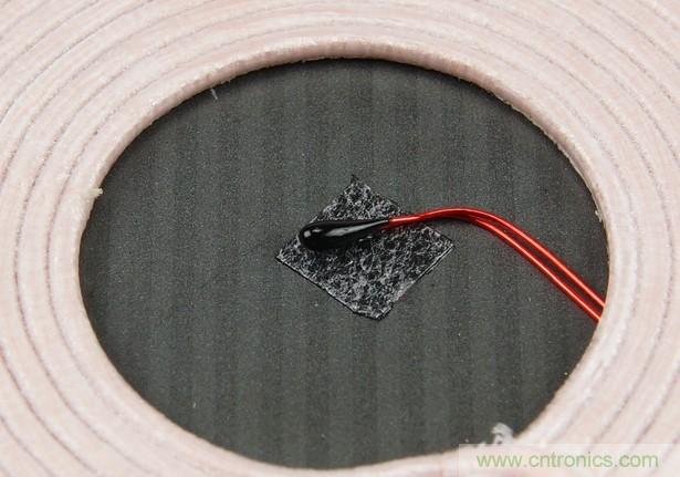 拆解對(duì)比：系出同門，小米、紫米無線充電器的差別有多大？