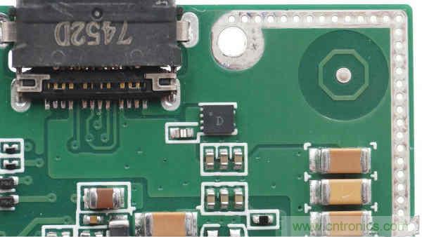 拆解華為保時捷設(shè)計快充無線充電器：憑啥能賣699？