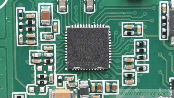 拆解華為保時捷設(shè)計快充無線充電器：憑啥能賣699？