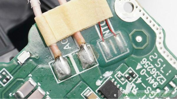 拆解華為保時捷設(shè)計快充無線充電器：憑啥能賣699？