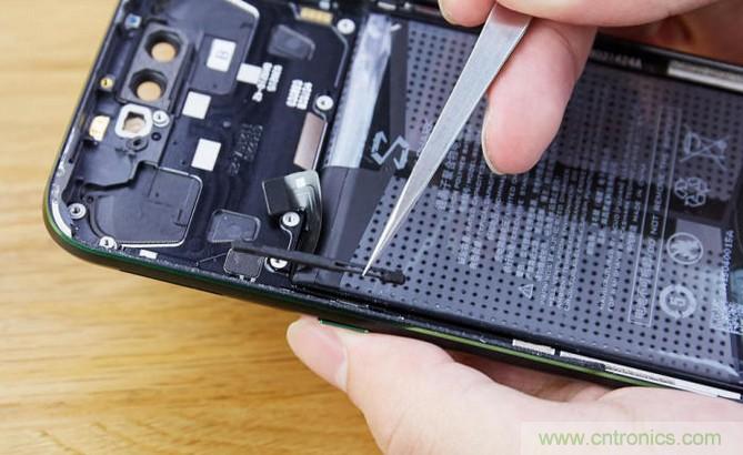 拆解黑鯊手機(jī)：多級直觸一體式液冷系統(tǒng)有什么門道？