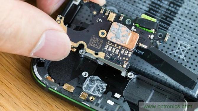 拆解黑鯊手機(jī)：多級直觸一體式液冷系統(tǒng)有什么門道？