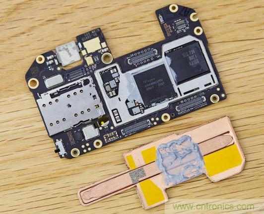 拆解黑鯊手機(jī)：多級直觸一體式液冷系統(tǒng)有什么門道？