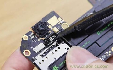 拆解黑鯊手機(jī)：多級直觸一體式液冷系統(tǒng)有什么門道？