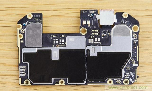 拆解黑鯊手機(jī)：多級直觸一體式液冷系統(tǒng)有什么門道？