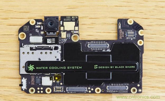 拆解黑鯊手機(jī)：多級直觸一體式液冷系統(tǒng)有什么門道？