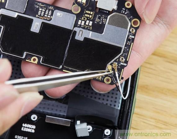 拆解黑鯊手機(jī)：多級直觸一體式液冷系統(tǒng)有什么門道？