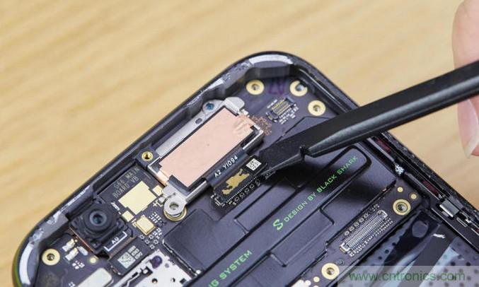 拆解黑鯊手機(jī)：多級直觸一體式液冷系統(tǒng)有什么門道？