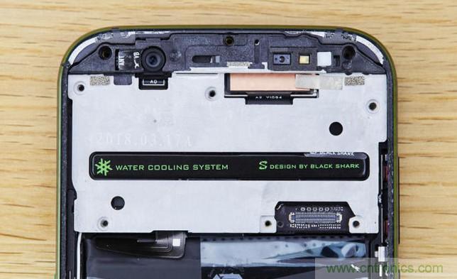 拆解黑鯊手機(jī)：多級直觸一體式液冷系統(tǒng)有什么門道？