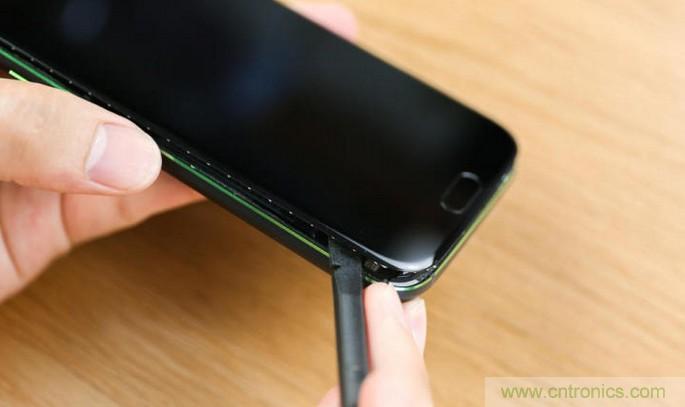 拆解黑鯊手機(jī)：多級直觸一體式液冷系統(tǒng)有什么門道？