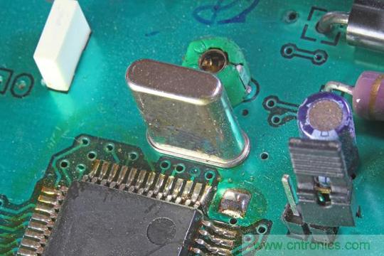 淺談晶體晶振區(qū)別、應(yīng)用范圍及用法