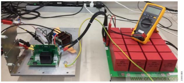 如何用隔離式柵極驅(qū)動(dòng)器和LT3999 DC/DC轉(zhuǎn)換器驅(qū)動(dòng)1200 V SiC電源模塊？