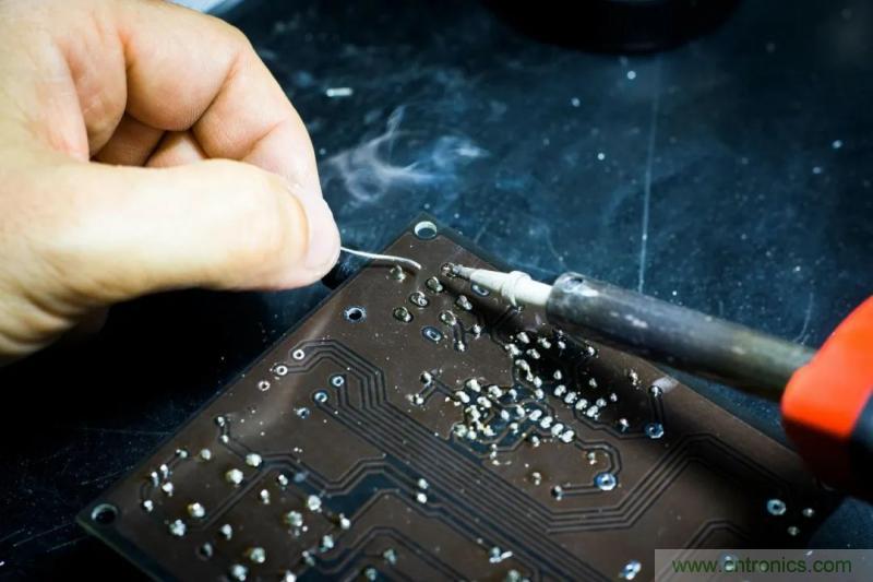 如何引腳接地十字焊盤，過孔完全接地?