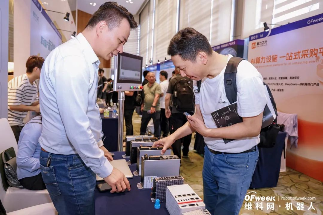 大咖齊聚，智啟新篇 | OFweek 2025（第十四屆）中國(guó)機(jī)器人產(chǎn)業(yè)大會(huì)圓滿收官！